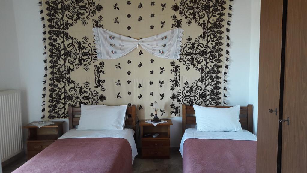 Aris Rooms Anogia Екстериор снимка